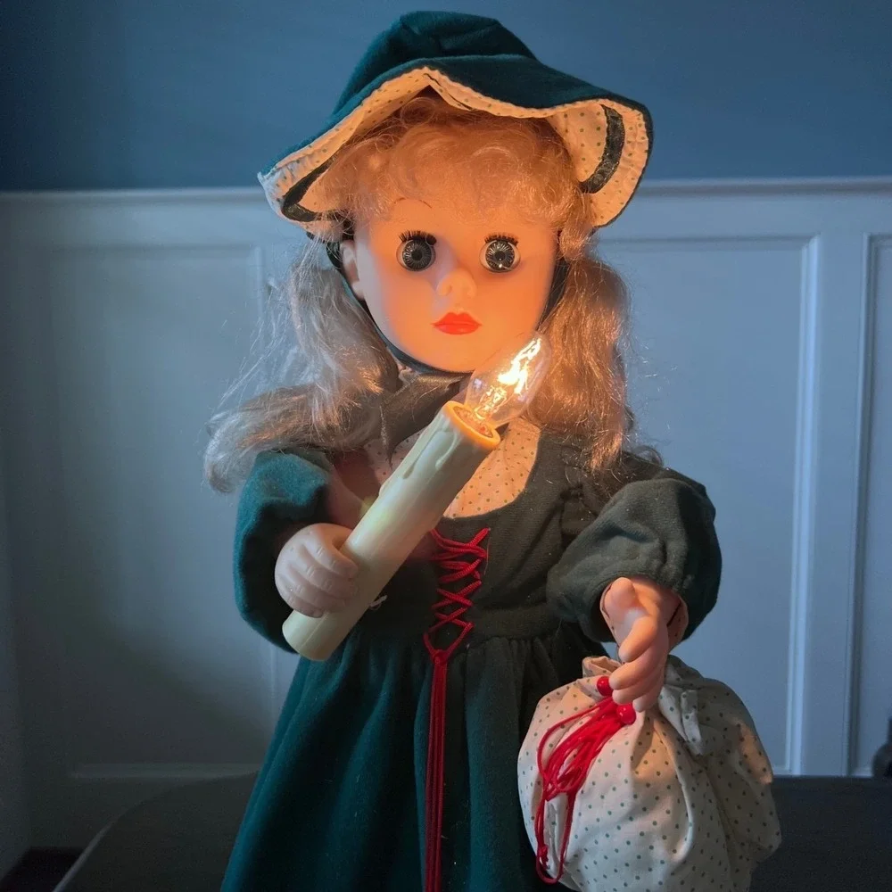 Vintage‎ Christmas Caroler Girl Animated Motionette Lighted Candle 24
